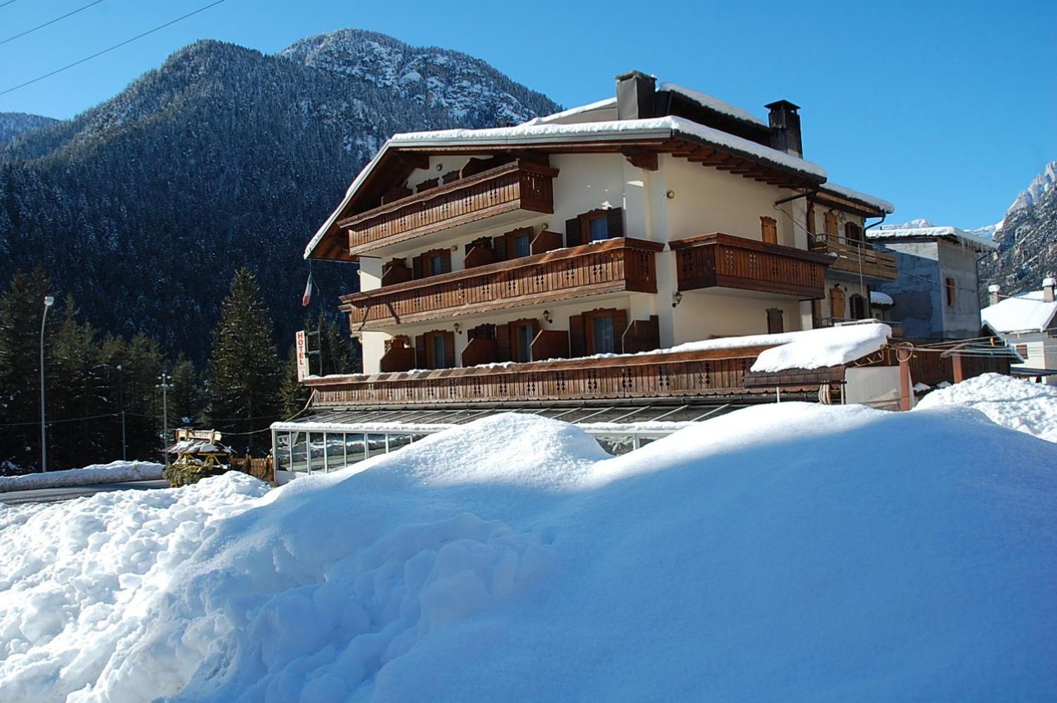 Albergo Ristorante Cacciatori Auronzo di Cadore Exterior foto